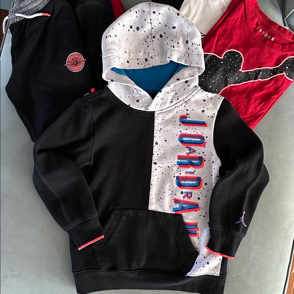 Air Jordan Kids Lot of 3 Tshirts size S - 3 Sweatpants size 7 ADDED Sweatshirt